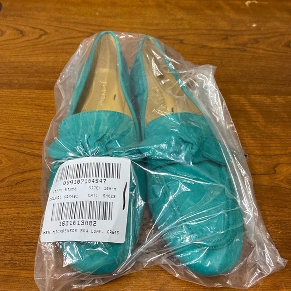 J. Crew Shoes - J.Crew Sueded Bow Loafers in Green Size 10.5 BT270